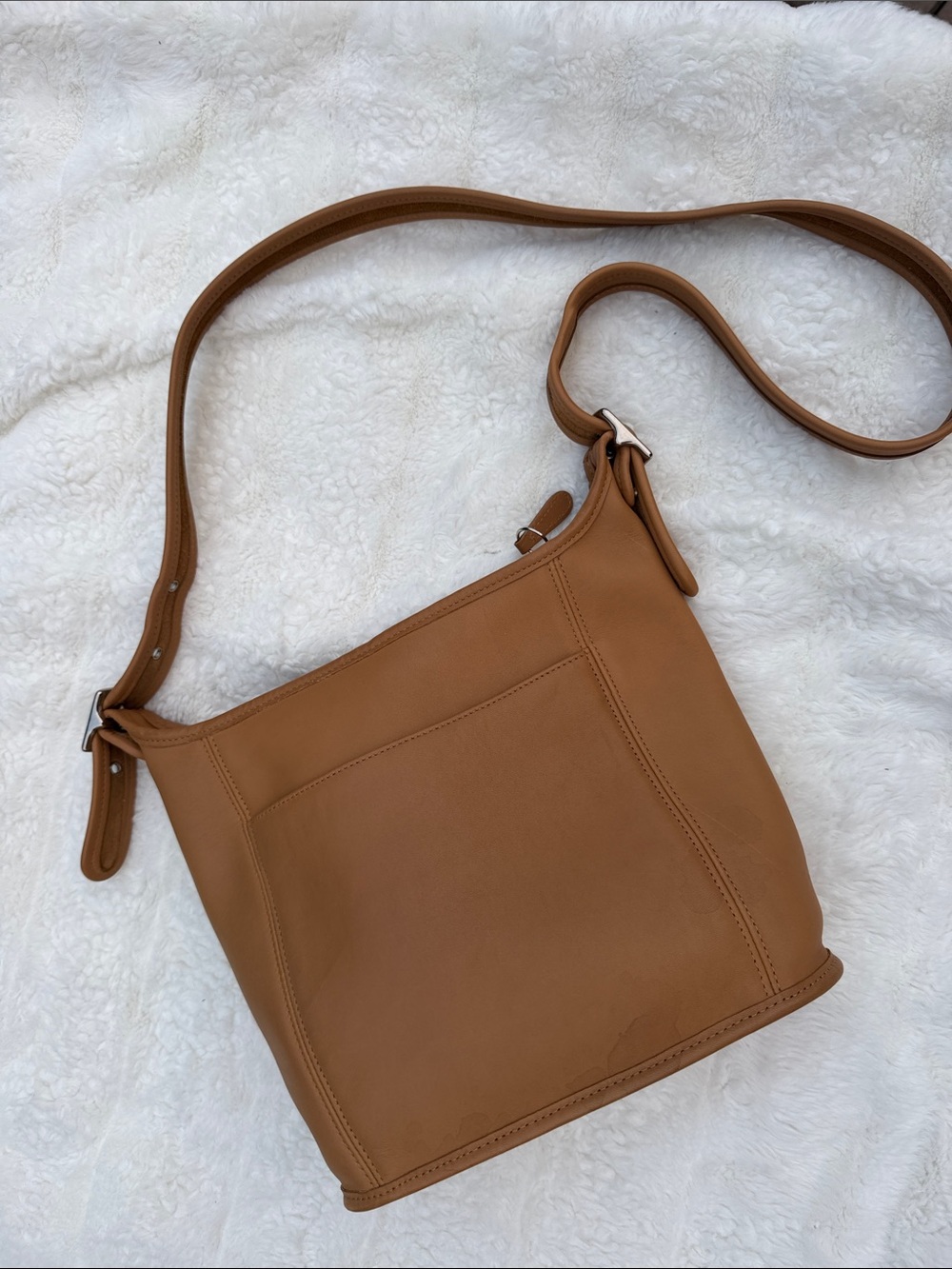 COACH Classic Tan Leather Crossbody Bag - Sleek Everyday Tote